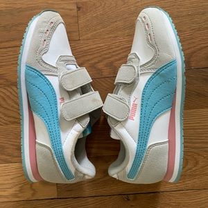 Girls Puma sneakers in excellent condition. Price Firm